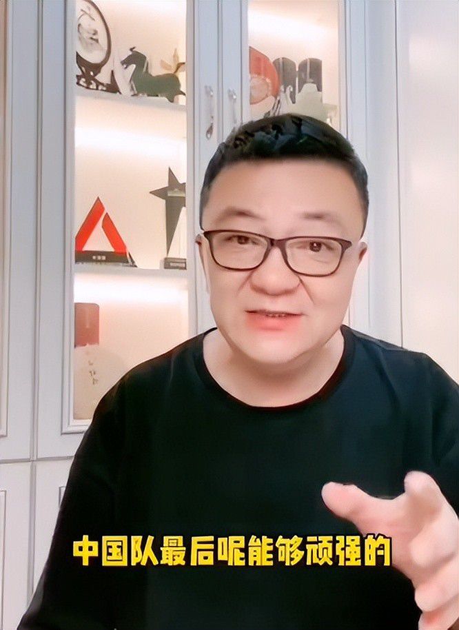 片中杜汶泽扮演的片子监制与其老友在黑社会年夜佬的威胁迷惑下×驴的桥段十分具有解构意味。